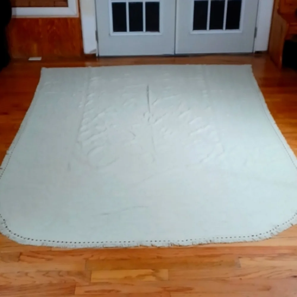 Vintage Collectible  Embossed‎ Floral   Cream Fringed Twin Bed Spread 88…